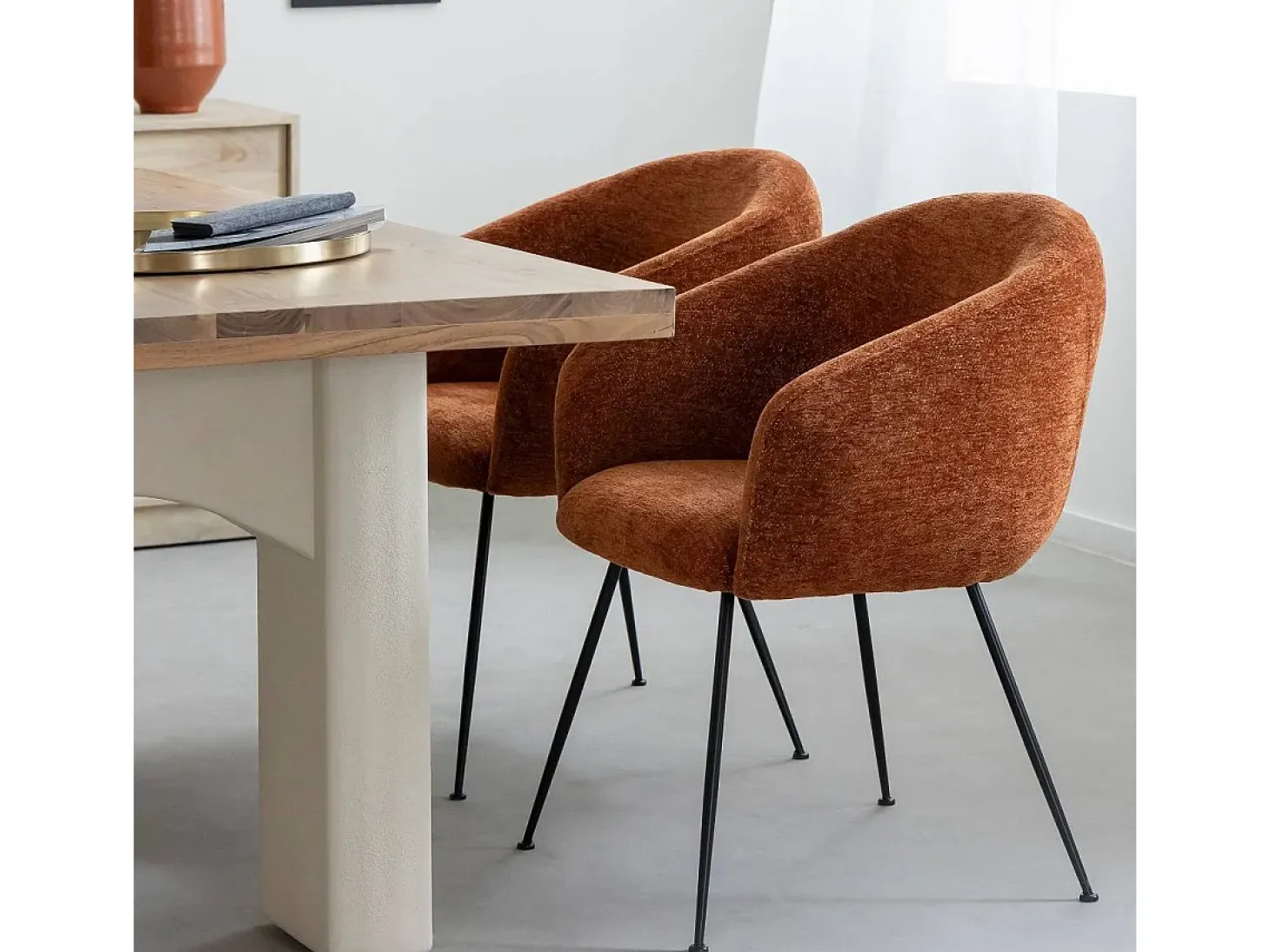 Silla de tela terracota con patas de metal Sandy