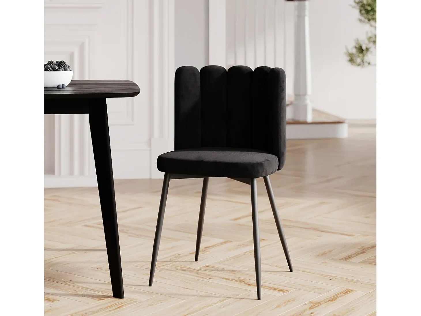 Silla de terciopelo negro con patas de metal negro - Rosy