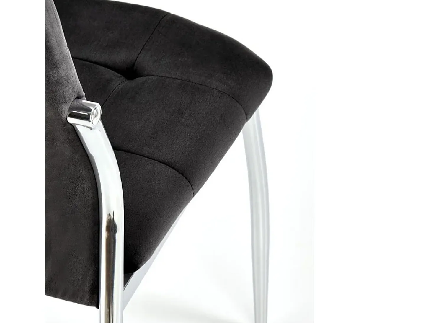 Silla Elysium tapizada en terciopelo negro con patas de metal