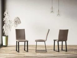 Silla moderna Tiroz de piel sintética y patas de metal antracita-Color Marrón claro
