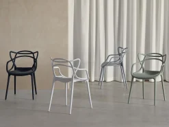 Silla original con reposabrazos Valentino.-Color Negro