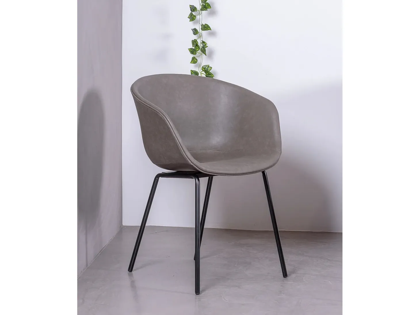 Silla vintage con reposabrzos tapizada en polipiel encerado - Denver - Gris Oscuro