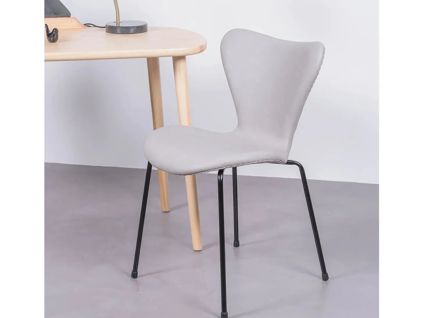 Silla vintage tapizada en polipiel desgastado - Seven - Gris