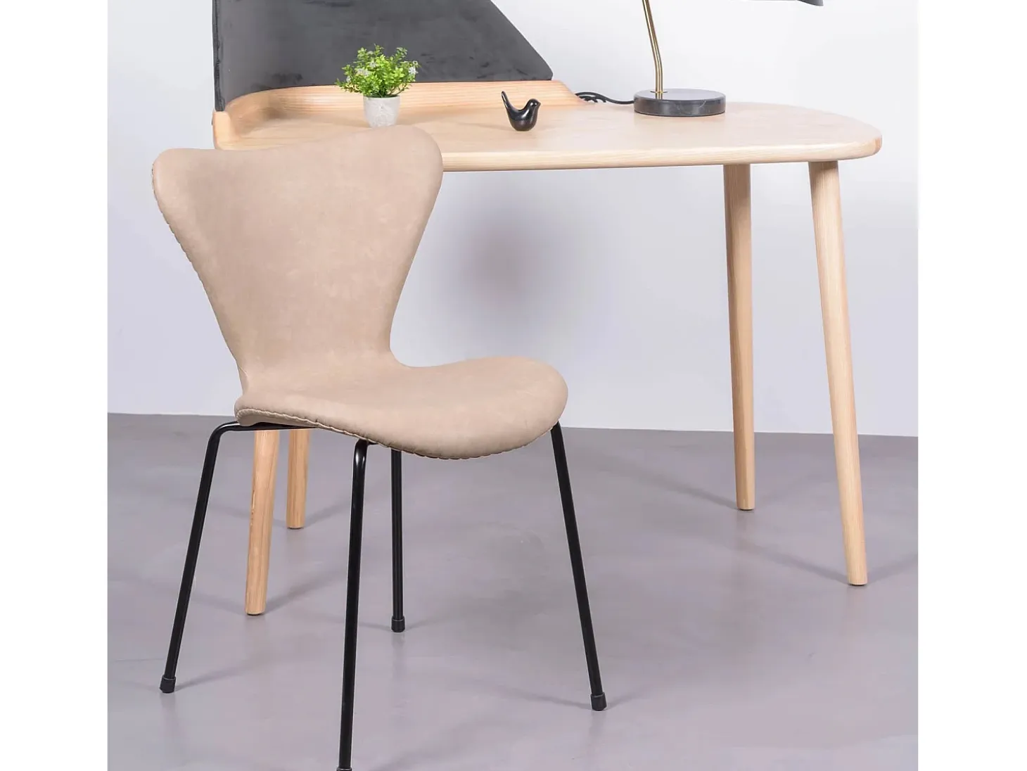 Silla vintage tapizada en polipiel desgastado - Seven - Beige