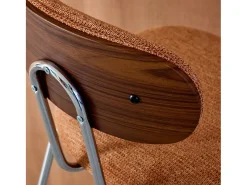 Taburete de bar con tejido repelente al agua y patas metal cromado,