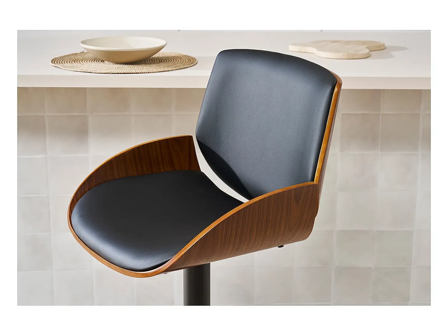 Taburete de cocina regulable negro con madera oscura VESPER