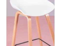 Taburete nórdico con patas de madera de haya (63cm) - Daxer - Blanco