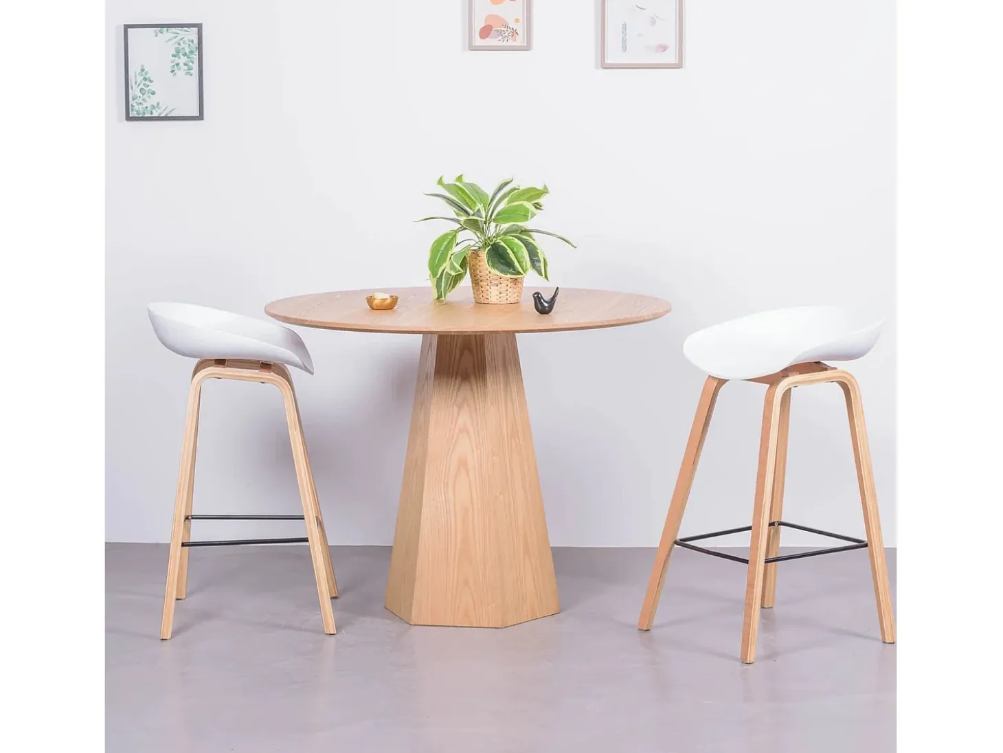 Taburete nórdico con patas de madera de haya (63cm) - Daxer - Blanco