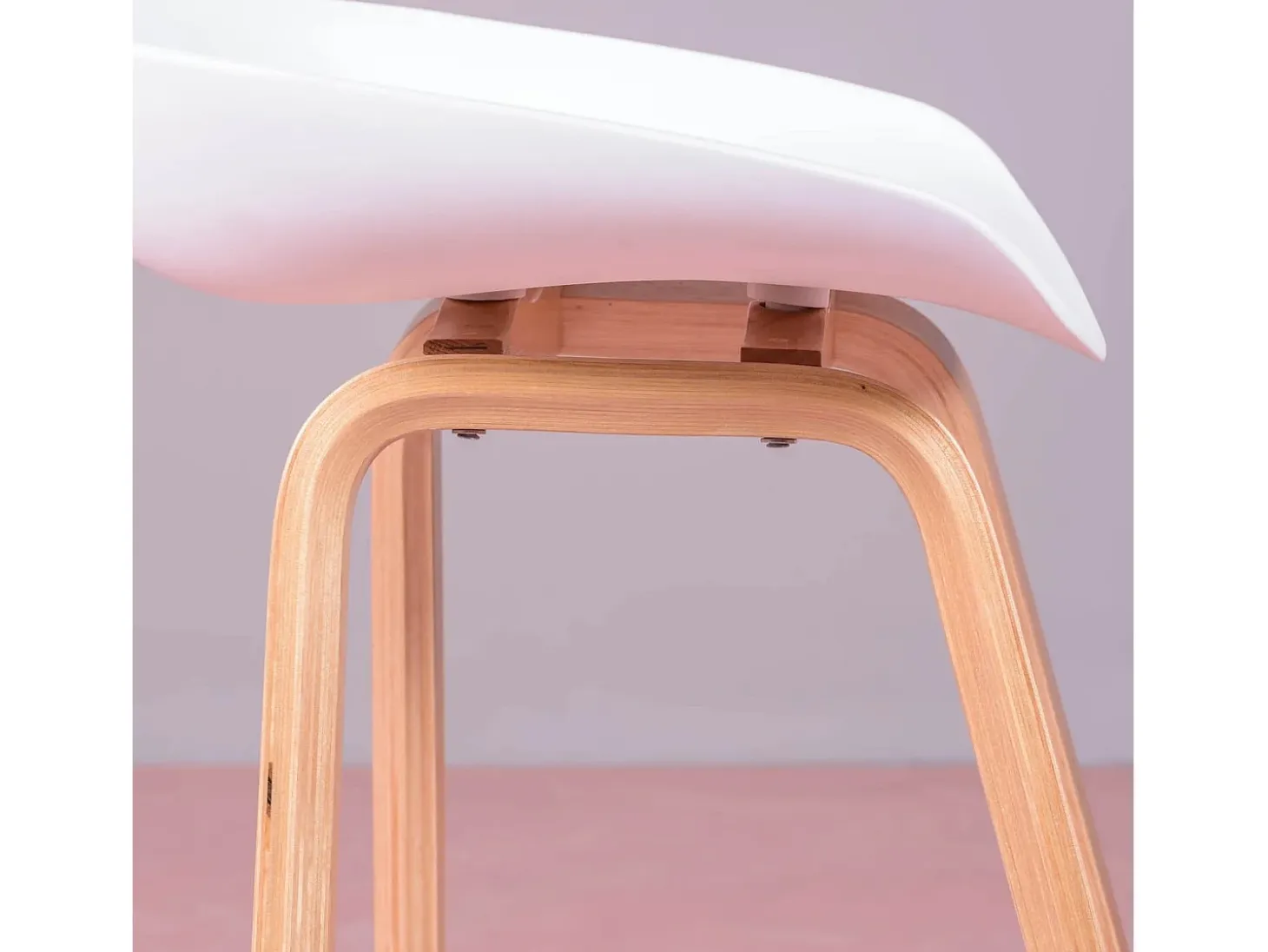 Taburete nórdico con patas de madera de haya (63cm) - Daxer - Blanco