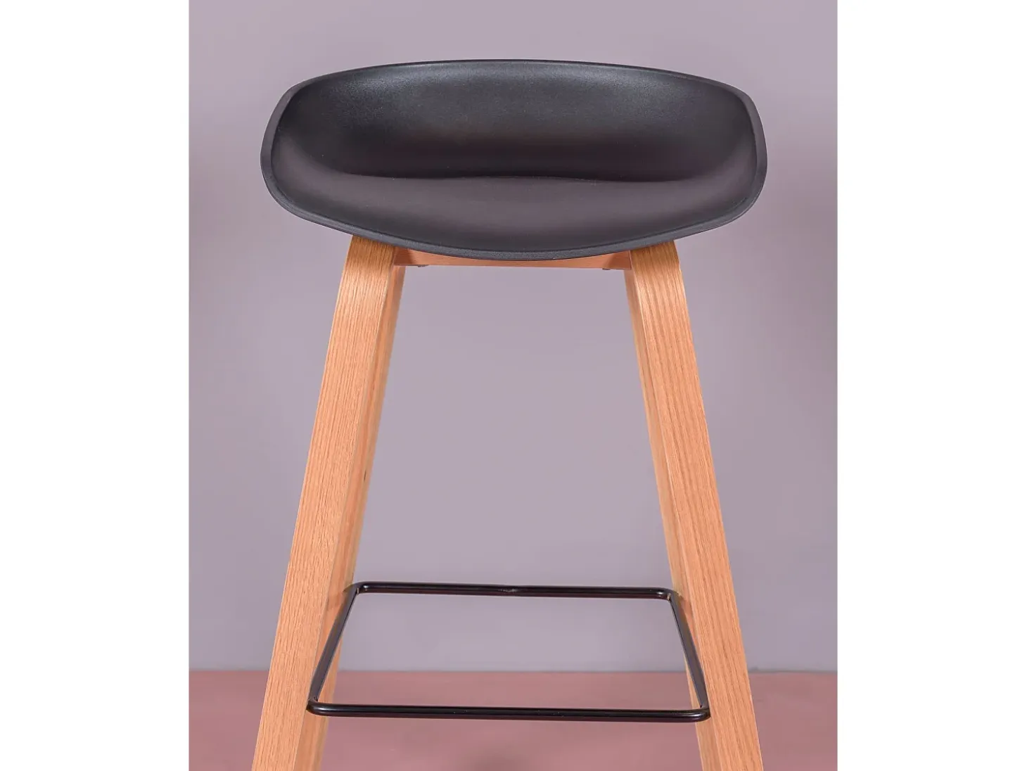 Taburete nórdico con patas de madera de haya (75cm) - Daxer - Negro