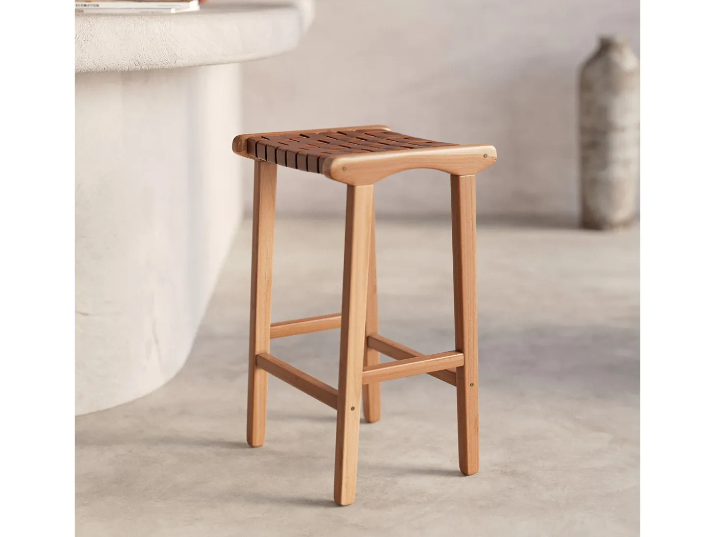 Taburetes para isla de cocina de teca y cuero tejido marrón 66 cm - Kuna