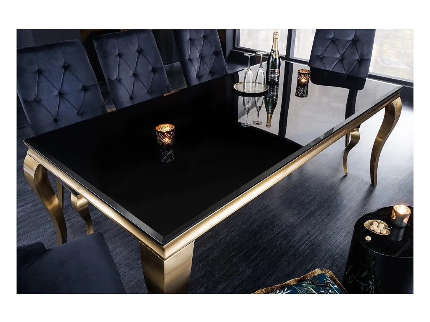 VELENA 200 cm – Tablero de vidrio negro y estructura de acero dorado – Elegancia barroca y diseño refinado