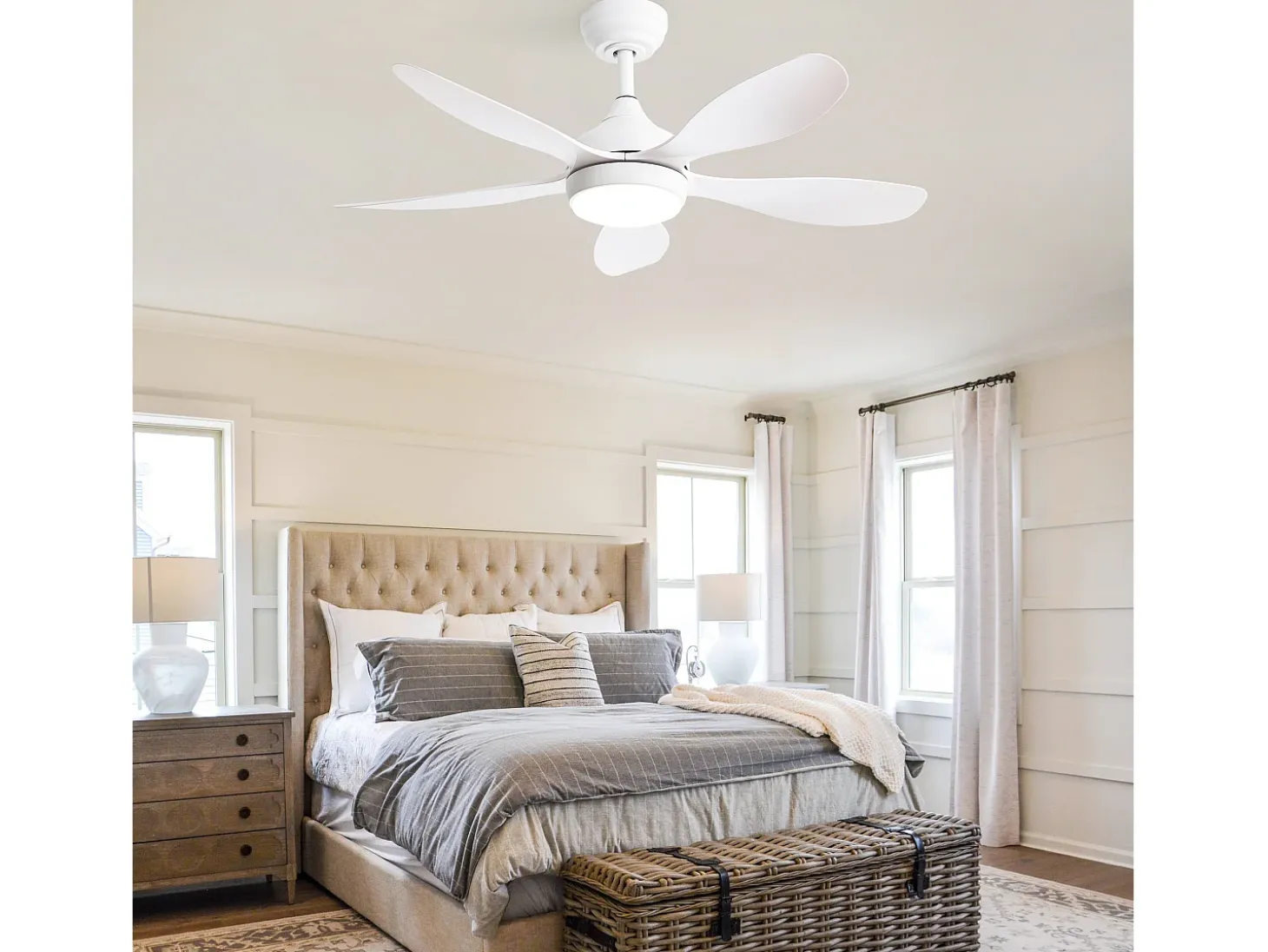 Ventilador de techo con luz, mando a distancia, 6 velocidades, motor DC reversible, ABS, blanco (106,6x106,6x47,5 cm)