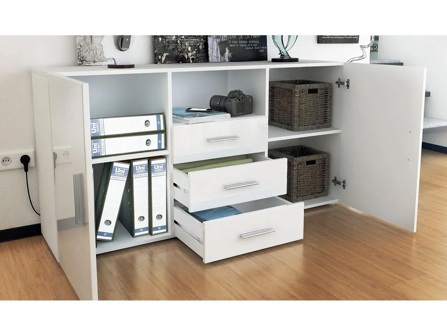 Vladon Cajonera Skadu, Cómoda con 2 Puertas, 3 Cajones y 1 Compartimento abierto, blanco mate/gris de alto brillo (139 x 72 x 35 cm)